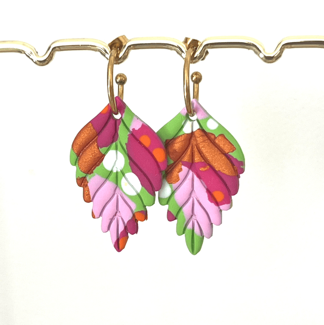 Boucles d’oreilles feuilles rose, bronze, vert, blanc 