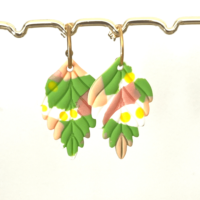 Boucles d’oreilles feuilles vert, rose,jaune, blanc